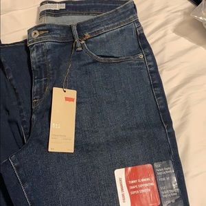 512 Perfectly Shaping Straight Leg Jeans